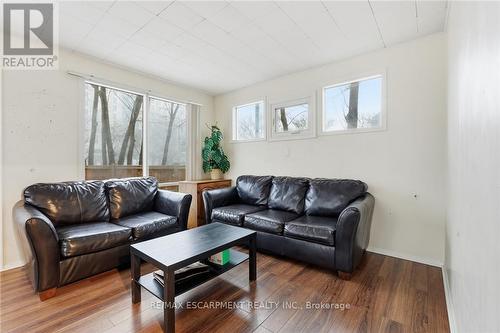 2 Gary Avenue, Hamilton, ON - Indoor Photo Showing Living Room