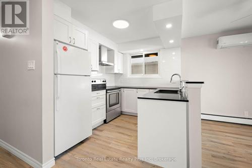 77 Second Avenue, Kitchener, ON - Indoor Photo Showing Kitchen