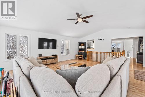 25 Jones Street, Stone Mills (Stone Mills), ON - Indoor Photo Showing Living Room