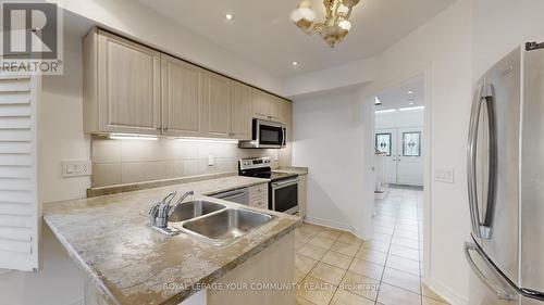 84 Mendocino Drive, Vaughan, ON - Indoor Photo Showing Kitchen With Double Sink With Upgraded Kitchen