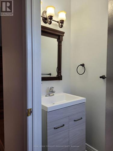 5232 Alicante Street, Mississauga, ON - Indoor Photo Showing Bathroom
