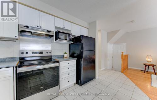 141 Mountain Laurel Crescent, Kitchener, ON - Indoor Photo Showing Kitchen
