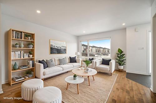 Salon - 1009 Rue Armand-Daigle, Beloeil, QC - Indoor Photo Showing Living Room