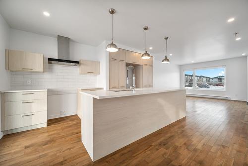Cuisine - 1009 Rue Armand-Daigle, Beloeil, QC - Indoor Photo Showing Kitchen With Upgraded Kitchen