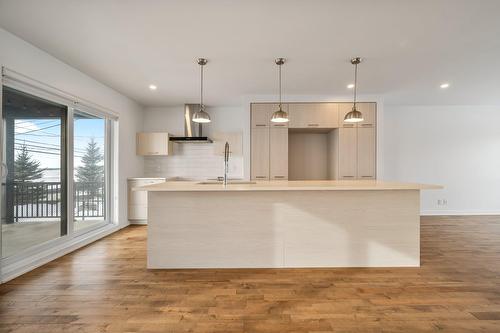 Cuisine - 1009 Rue Armand-Daigle, Beloeil, QC - Indoor Photo Showing Kitchen With Double Sink
