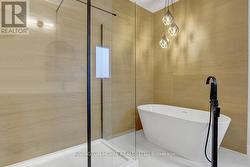 Primary bedroom 5-piece ensuite - 