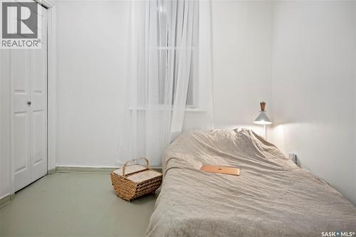 1124 Victoria Avenue, Regina, SK - Indoor Photo Showing Bedroom