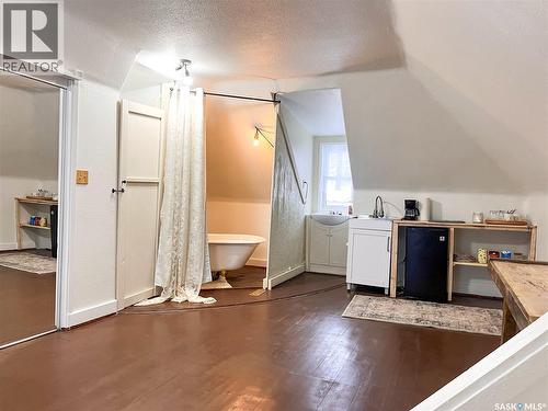 1124 Victoria Avenue, Regina, SK - Indoor