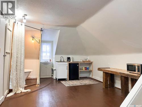 1124 Victoria Avenue, Regina, SK - Indoor