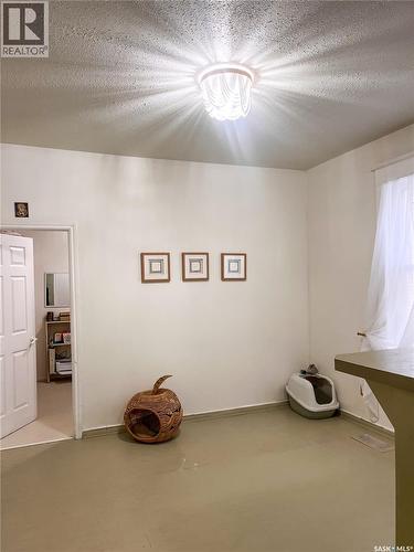 1124 Victoria Avenue, Regina, SK - Indoor Photo Showing Other Room