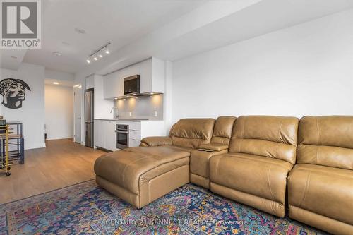 722 - 9 Clegg Road, Markham, ON - Indoor Photo Showing Living Room