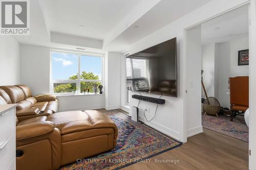 722 - 9 Clegg Road, Markham, ON - Indoor Photo Showing Living Room