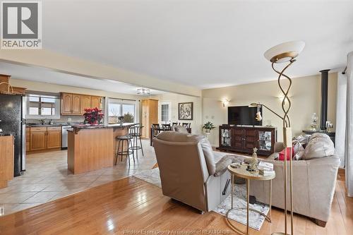 6578 Concession 6 North, Amherstburg, ON - Indoor Photo Showing Kitchen With Double Sink