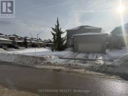 127 BIRCHWOOD DRIVE  Barrie, ON L4M 6X3