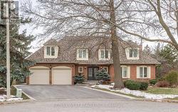 8 OAKRIDGE COURT  Brampton, ON L6Z 2A4