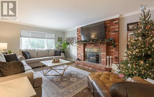 8 Oakridge Court, Brampton, ON - Indoor Photo Showing Living Room With Fireplace