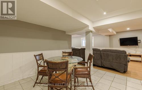 8 Oakridge Court, Brampton, ON - Indoor Photo Showing Dining Room