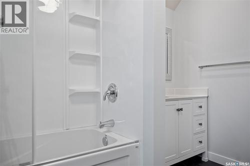 2111 Osler Street, Regina, SK - Indoor Photo Showing Bathroom