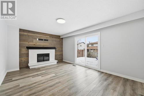 2344 Glastonbury Road, Burlington, ON - Indoor Photo Showing Living Room With Fireplace