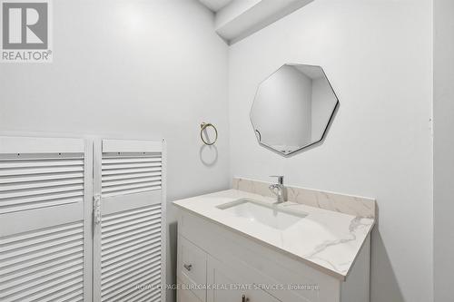 2344 Glastonbury Road, Burlington, ON - Indoor Photo Showing Bathroom