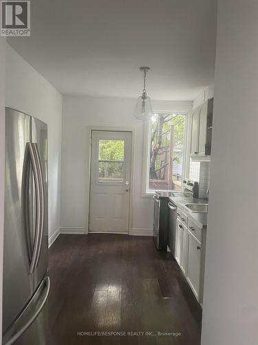 104 Francis Street, Hamilton, ON - Indoor Photo Showing Kitchen