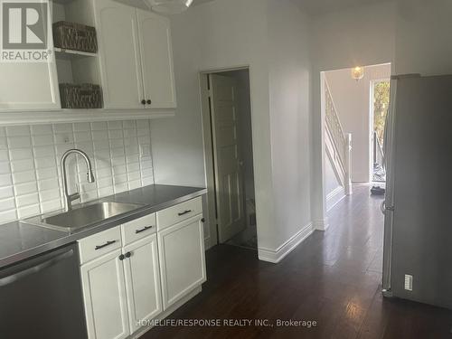 104 Francis Street, Hamilton, ON - Indoor Photo Showing Kitchen