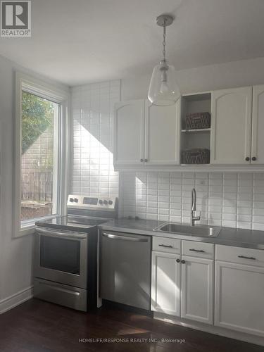 104 Francis Street, Hamilton, ON - Indoor Photo Showing Kitchen With Upgraded Kitchen