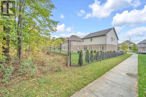 79 Elmbank Trail, Kitchener, ON - Outdoor