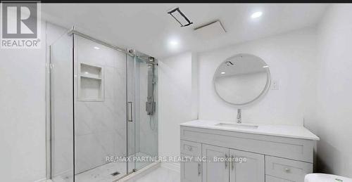 31 Chalone Crescent, Vaughan, ON - Indoor Photo Showing Bathroom