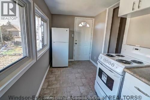 266 Belleview Unit# Upper, Windsor, ON - Indoor Photo Showing Kitchen