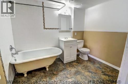 266 Belleview Unit# Upper, Windsor, ON - Indoor Photo Showing Bathroom
