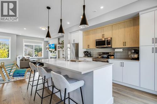 1435 Cara Glen Court Unit# 101, Kelowna, BC - Indoor Photo Showing Kitchen With Double Sink With Upgraded Kitchen