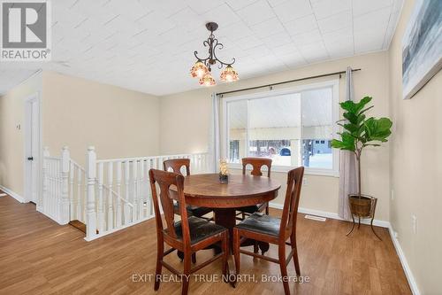 8 Robin Court, Tiny, ON - Indoor Photo Showing Dining Room