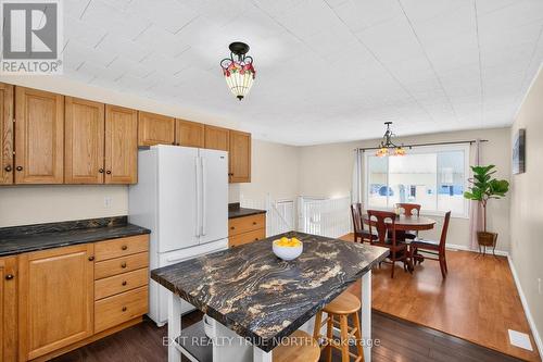 8 Robin Court, Tiny, ON - Indoor