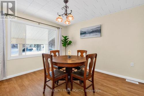 8 Robin Court, Tiny, ON - Indoor Photo Showing Dining Room