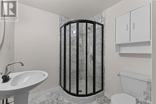 Unit 3 - 132 Flora Street, Ottawa, ON - Indoor Photo Showing Bathroom