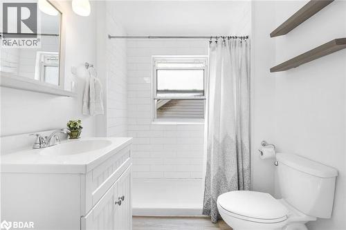 263 Houghton Avenue S, Hamilton, ON - Indoor Photo Showing Bathroom
