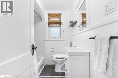263 Houghton Avenue S, Hamilton, ON - Indoor Photo Showing Bathroom