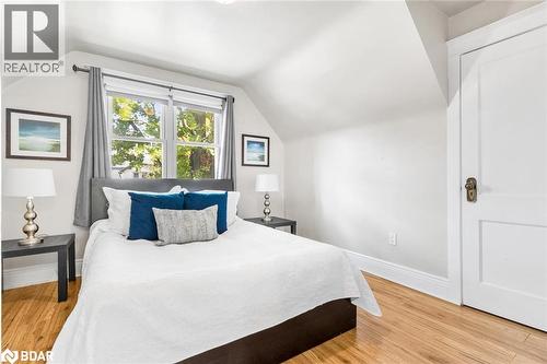 263 Houghton Avenue S, Hamilton, ON - Indoor Photo Showing Bedroom
