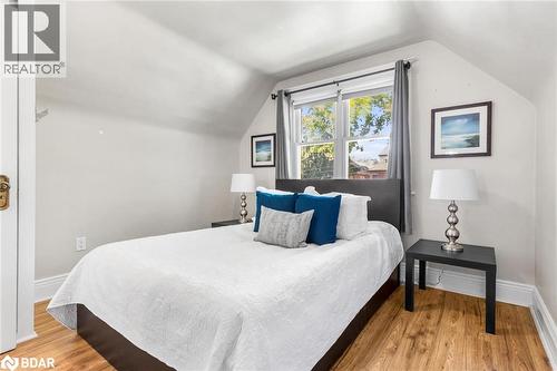 263 Houghton Avenue S, Hamilton, ON - Indoor Photo Showing Bedroom