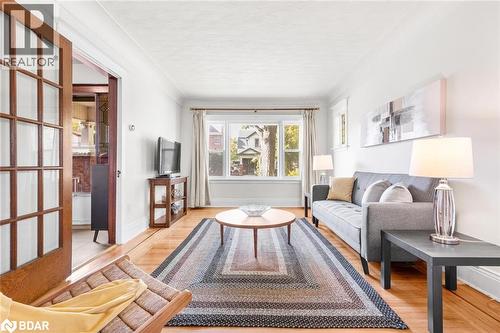 263 Houghton Avenue S, Hamilton, ON - Indoor Photo Showing Living Room