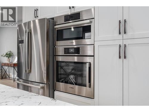 2292 Saddleback Drive, Kamloops, BC - Indoor Photo Showing Kitchen