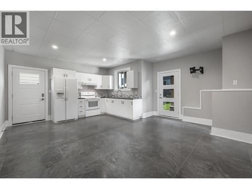 2292 Saddleback Drive, Kamloops, BC - Indoor Photo Showing Kitchen