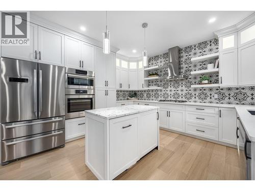 2292 Saddleback Drive, Kamloops, BC - Indoor Photo Showing Kitchen With Upgraded Kitchen