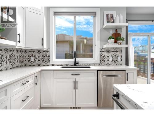 2292 Saddleback Drive, Kamloops, BC - Indoor Photo Showing Kitchen