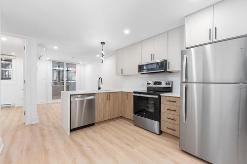 Cuisine - 1-4811 Av. Lacombe, Montréal (Côte-Des-Neiges/Notre-Dame-De-Grâce), QC - Indoor Photo Showing Kitchen With Stainless Steel Kitchen With Upgraded Kitchen