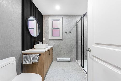 Salle de bains - 1-4811 Av. Lacombe, Montréal (Côte-Des-Neiges/Notre-Dame-De-Grâce), QC - Indoor Photo Showing Bathroom