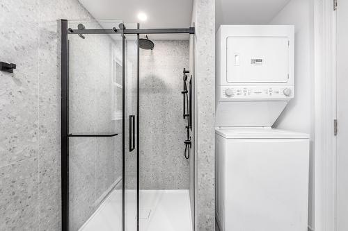 Salle de bains - 1-4811 Av. Lacombe, Montréal (Côte-Des-Neiges/Notre-Dame-De-Grâce), QC - Indoor