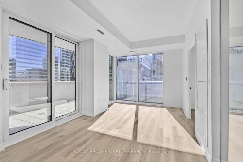 504-280 Dundas Street W, Toronto, ON - Indoor Photo Showing Other Room