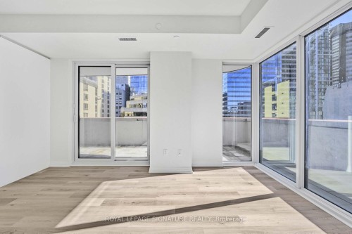 504-280 Dundas Street W, Toronto, ON - Indoor Photo Showing Other Room